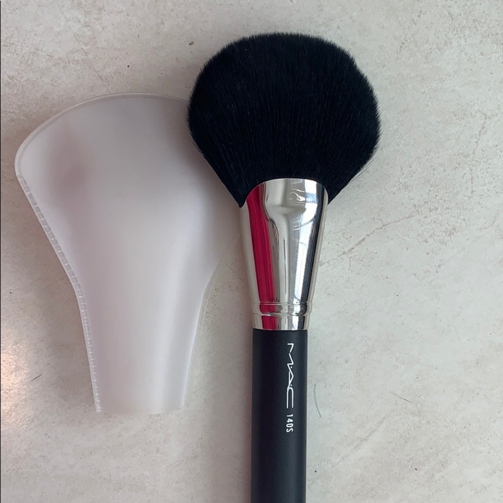 MAC 140 S Synthetic Full Fan Brush (like new)